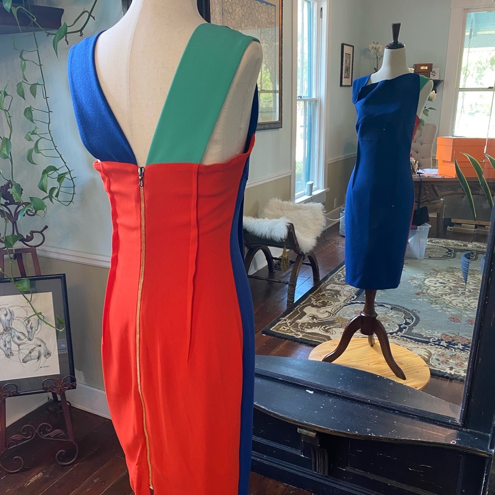 Sleek and timeless multi colored RM fitted dress!